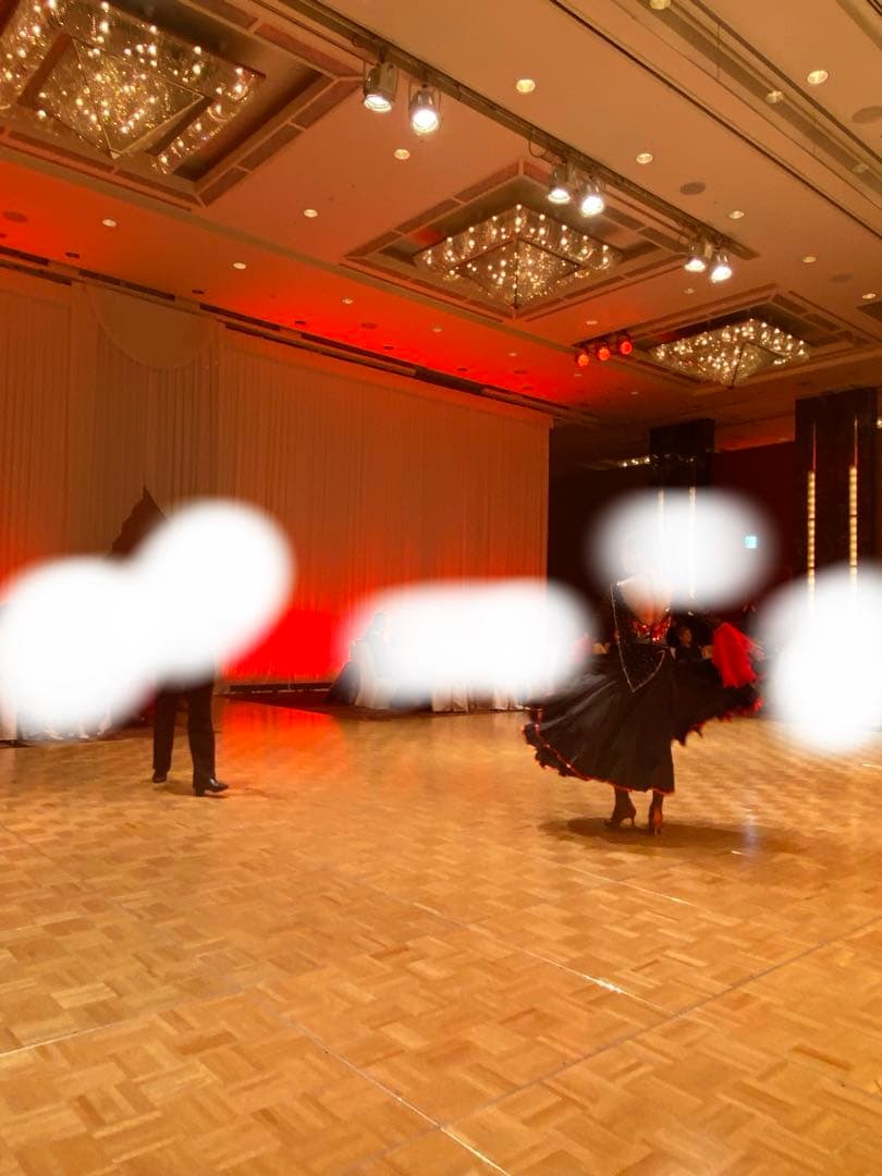 社交ダンス　パソドブレ、タンゴドレス 黒と赤 白樺ドレス