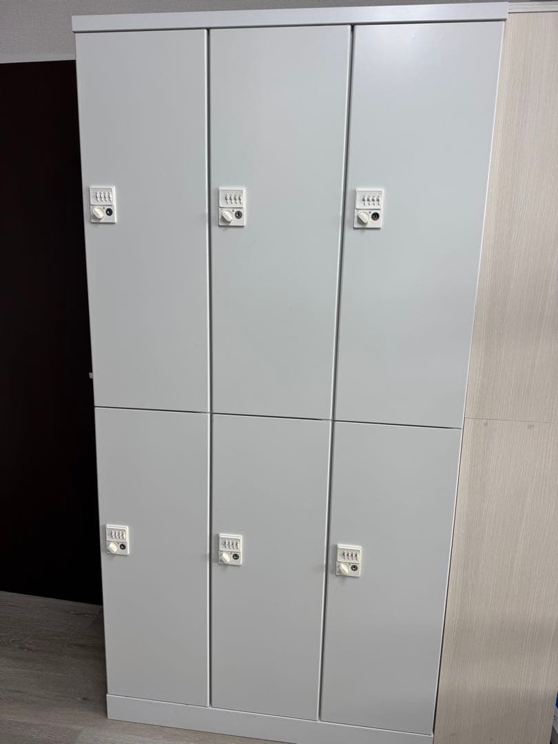 【引取り限定】オフィスロッカー 6個収納