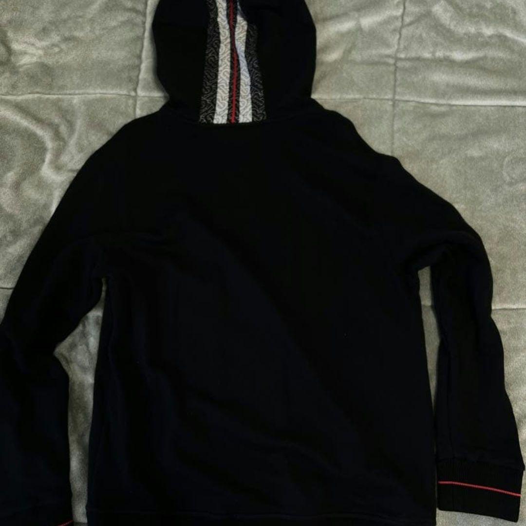 山*田様 BURBERRY　パーカー