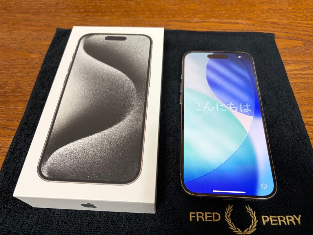 新品同様品 iPhone 15 Pro 256gb ホワイトチタニウム