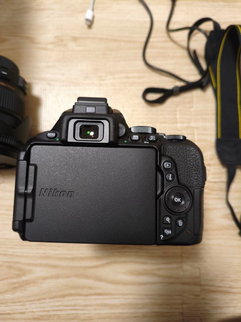 (ニコン)Nikon D5500 一眼レフカメラ レンズ・掃除用具セット