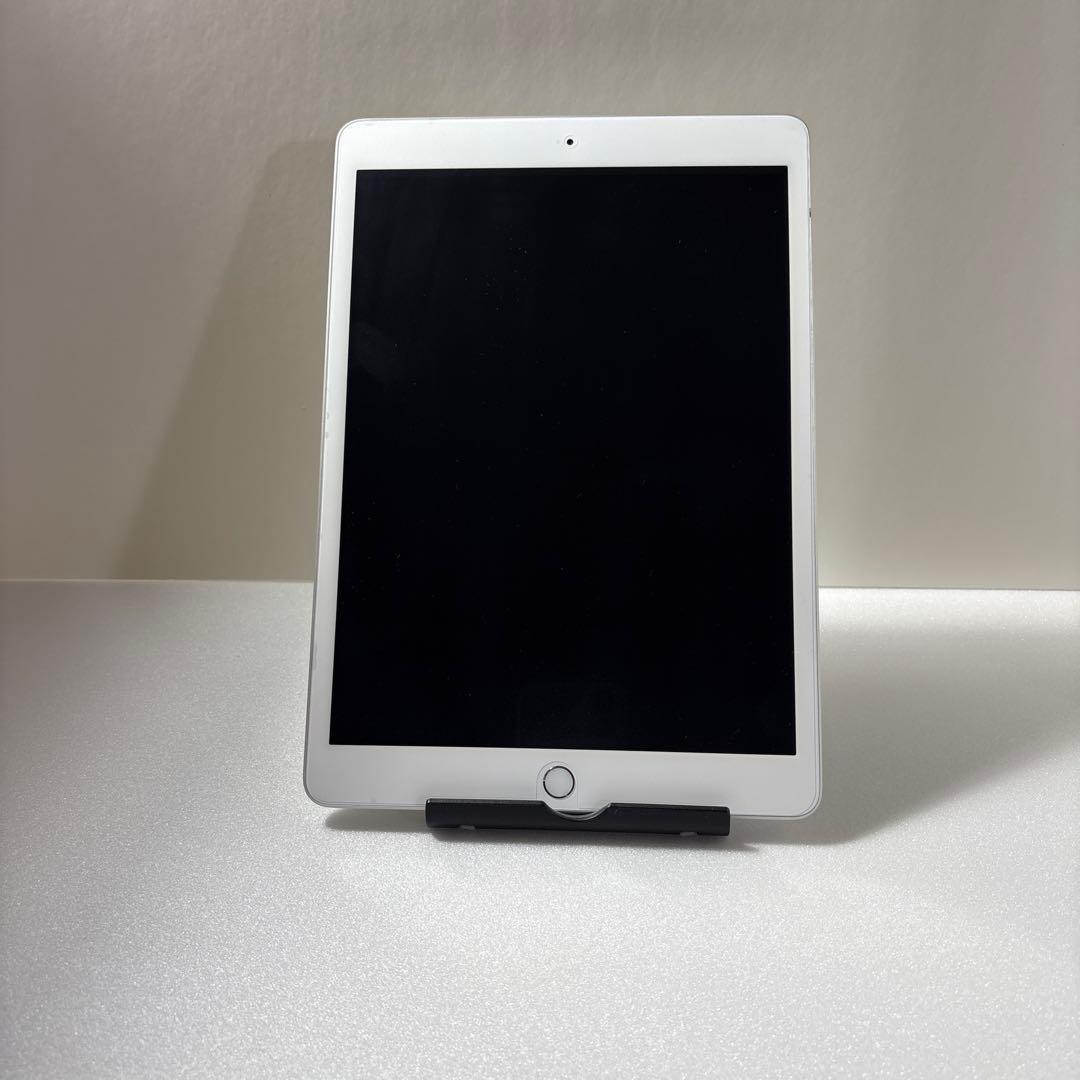 【値下げ中】Apple iPad 第8世代 128GB シルバー　本体 箱付き