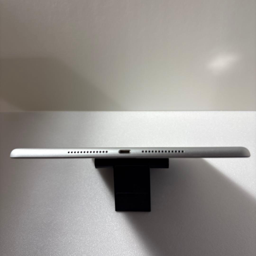 【値下げ中】Apple iPad 第8世代 128GB シルバー　本体 箱付き