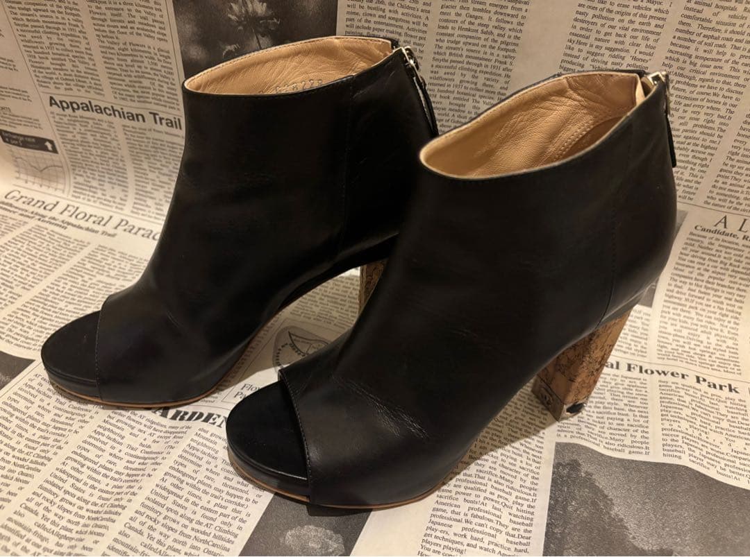 CHANEL ココマークチェーン ショートブーツ オープントゥ ブーティ レザー