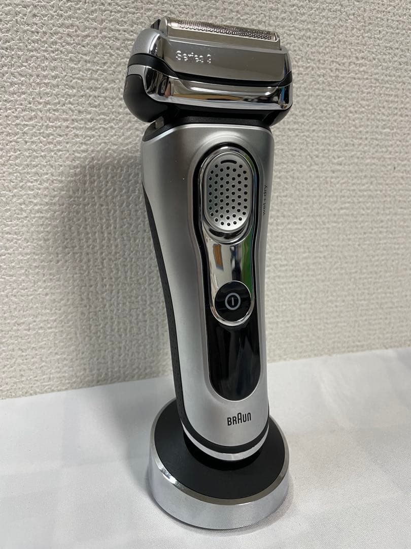 BRAUN シリーズ9メンズ電気シェーバー シルバー 充電スタンドケース付き
