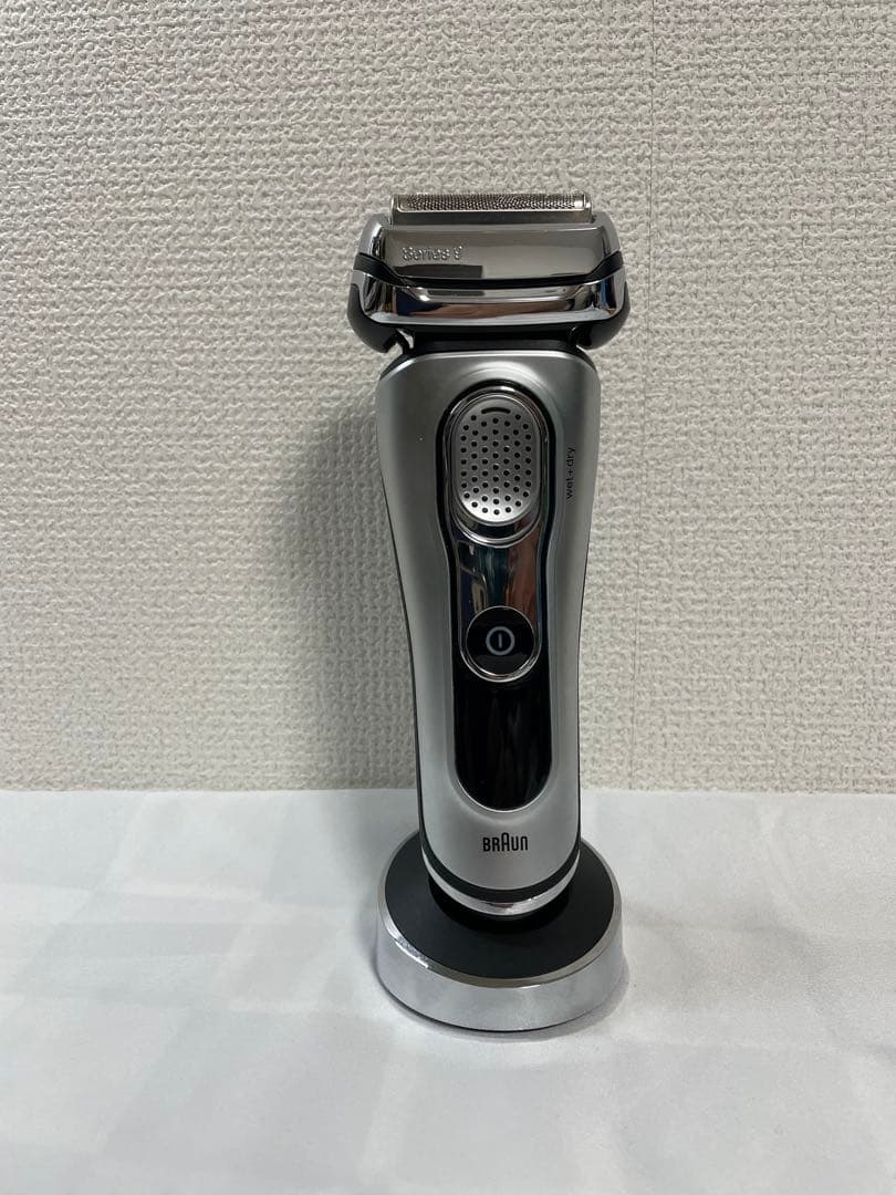 BRAUN シリーズ9メンズ電気シェーバー シルバー 充電スタンドケース付き
