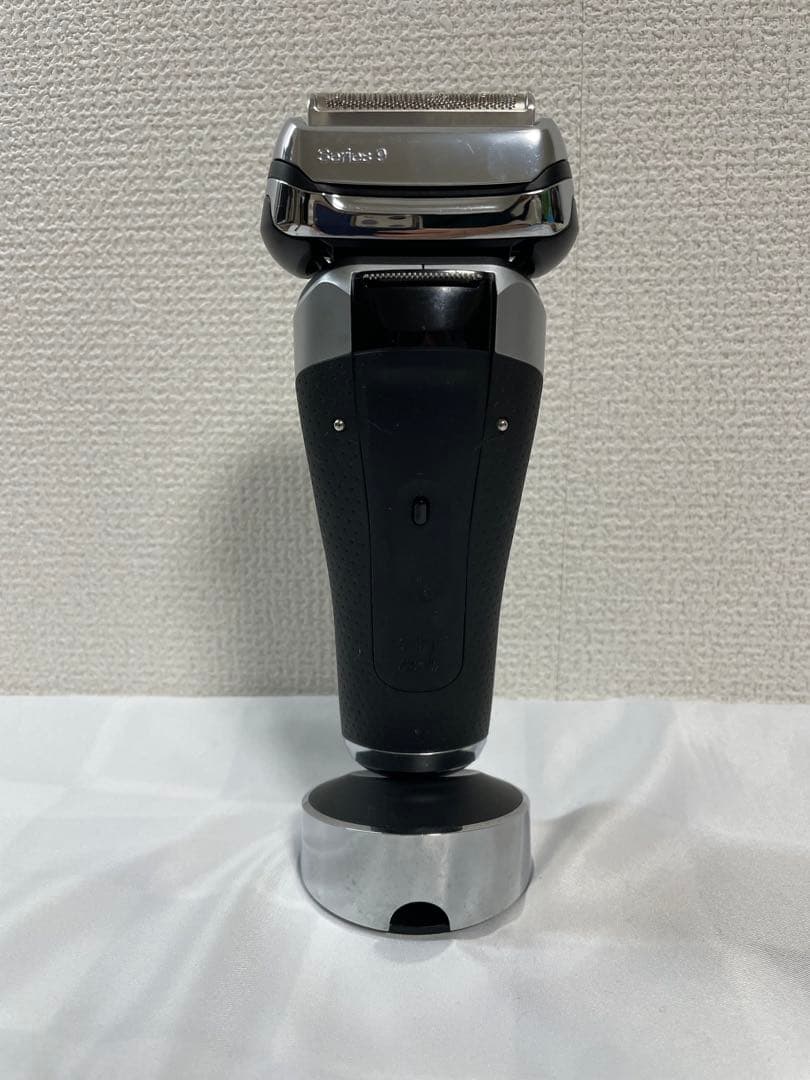 BRAUN シリーズ9メンズ電気シェーバー シルバー 充電スタンドケース付き