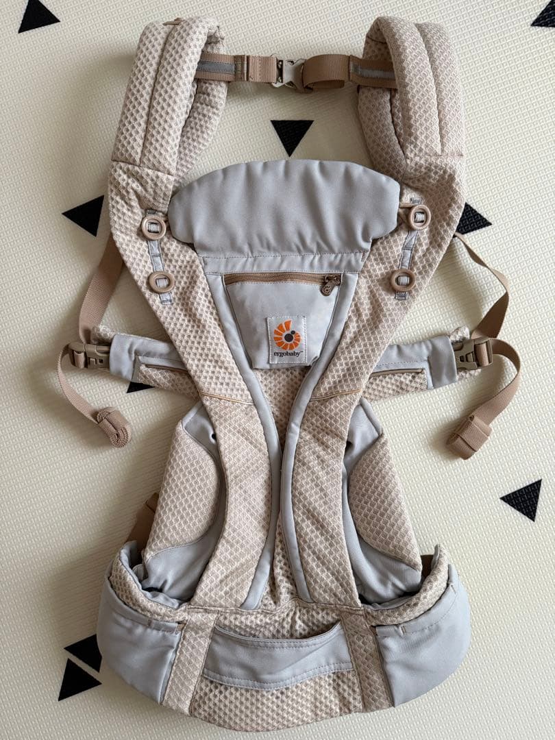 エルゴ　オムニブリーズ　サンドベージュ