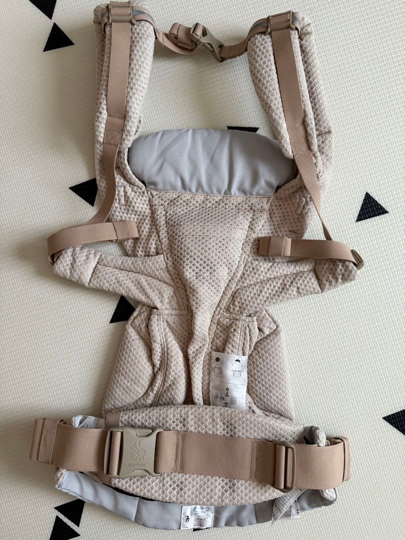 エルゴ　オムニブリーズ　サンドベージュ