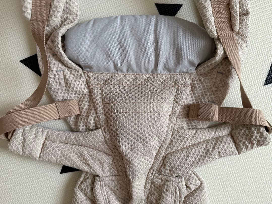 エルゴ　オムニブリーズ　サンドベージュ