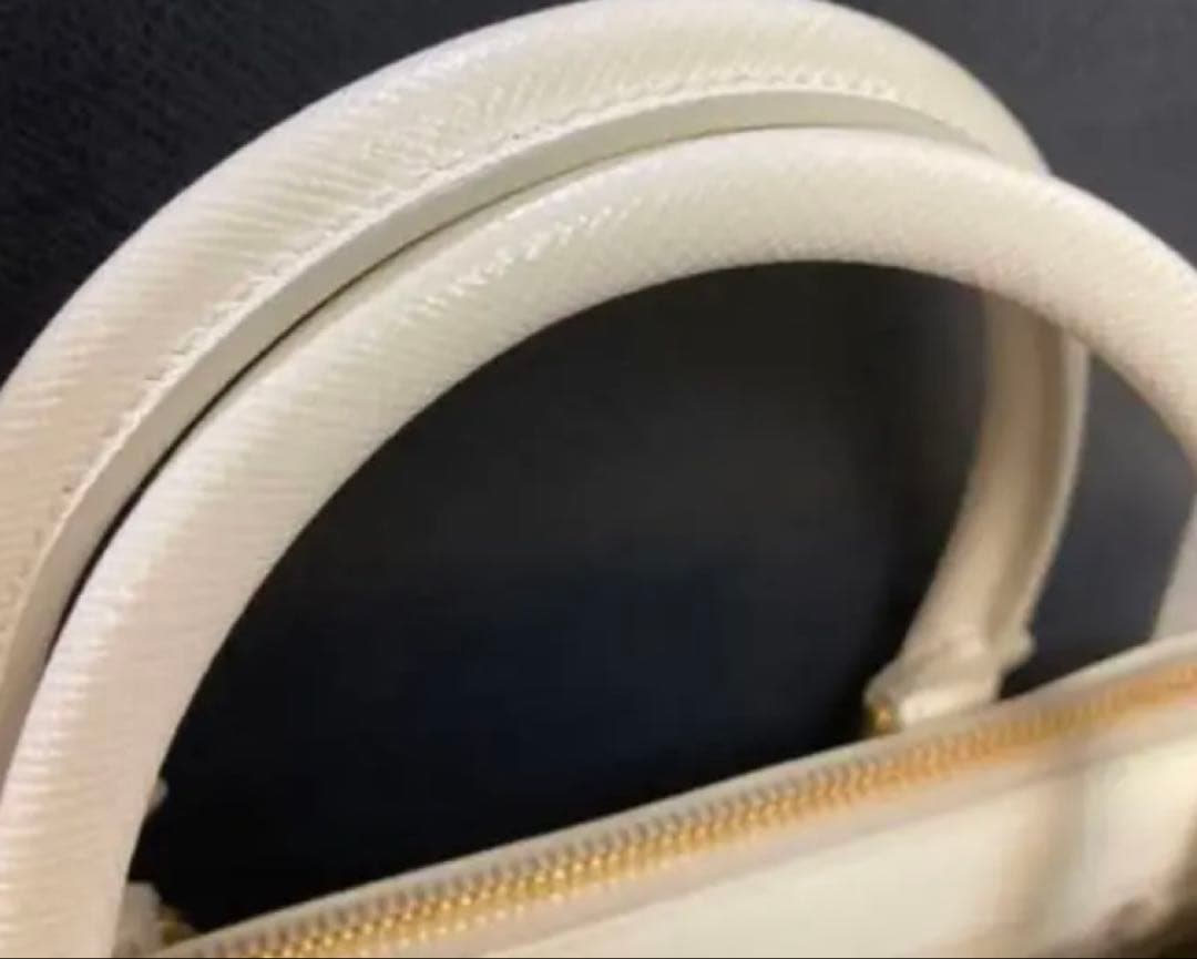 PRADA プラダ　ガレリア　ホワイト