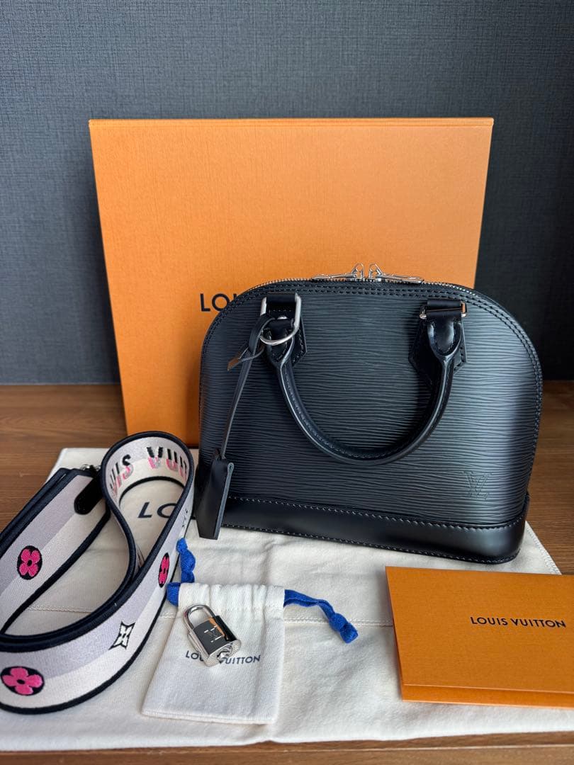 ルイヴィトン　アルマBB ブラック　ハンドバッグ