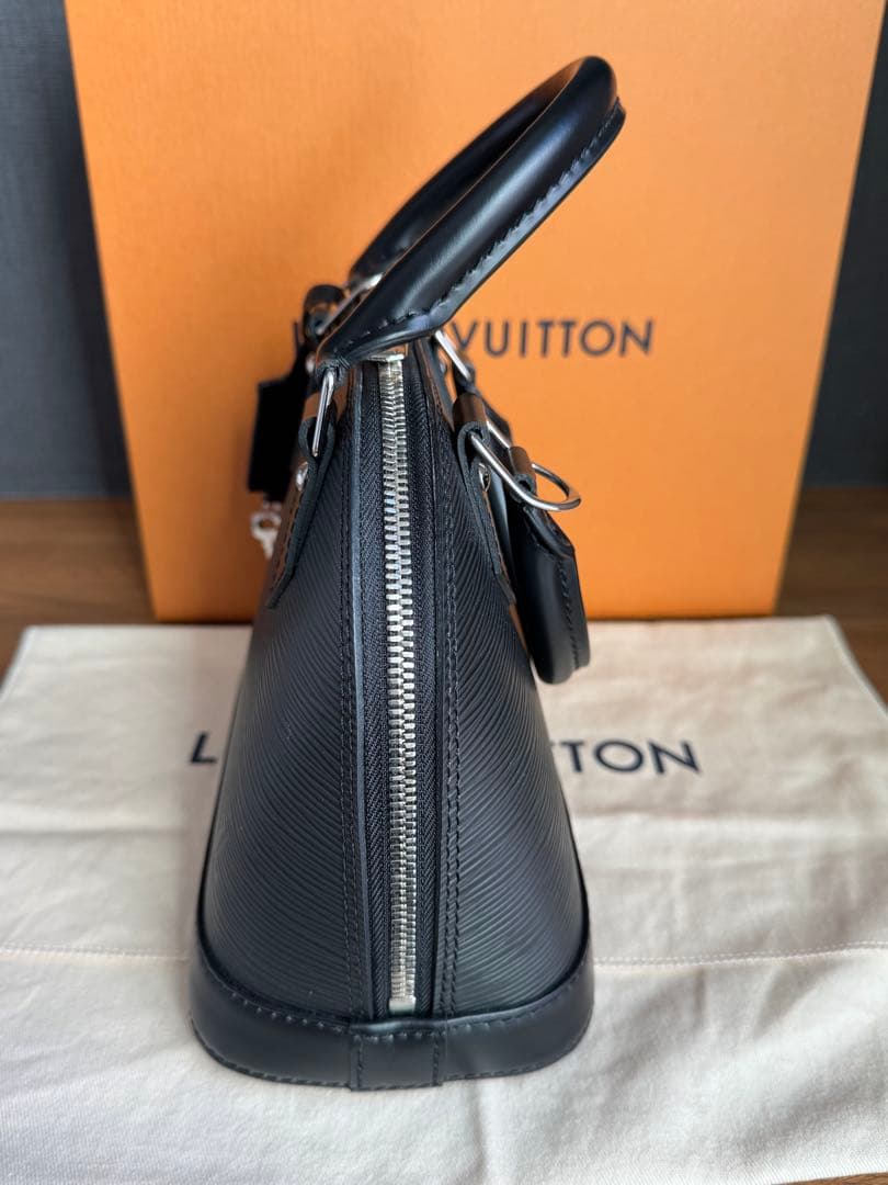 ルイヴィトン　アルマBB ブラック　ハンドバッグ