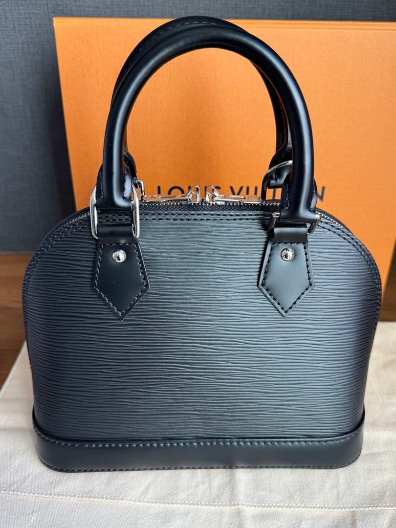 ルイヴィトン　アルマBB ブラック　ハンドバッグ