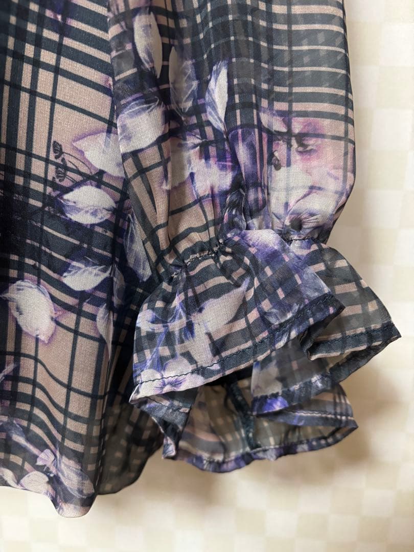 【ローズティアラ 】フリル花柄ブラウス 46新品未使用