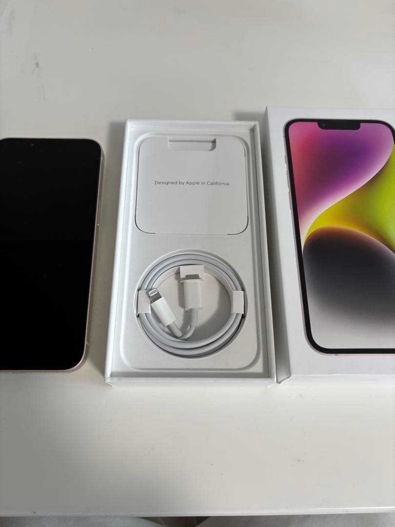 iPhone14 本体　ホワイト