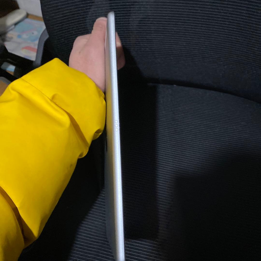 iPad (第9世代) 64GB シルバー セルラーモデル