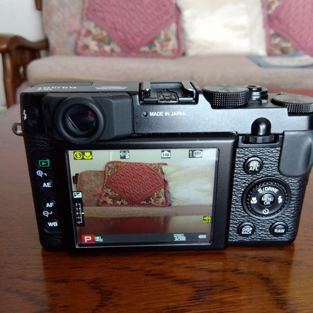 Fujifilm X10　コンパクトデジタルカメラ