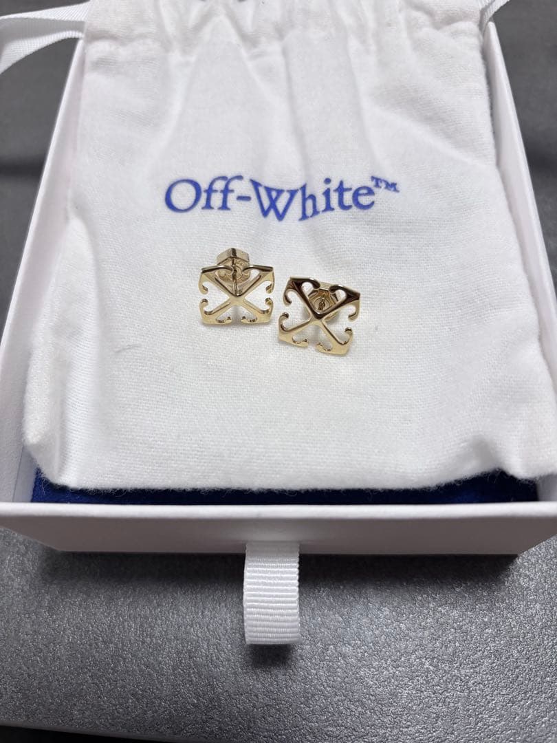 オフホワイト アローピアス