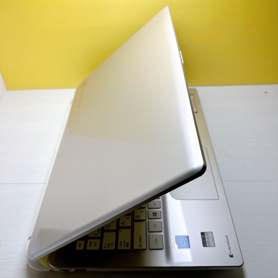 dynabook ノートPC☆win11☆SSD☆メモリ4G☆カメラ付☆ゴールド