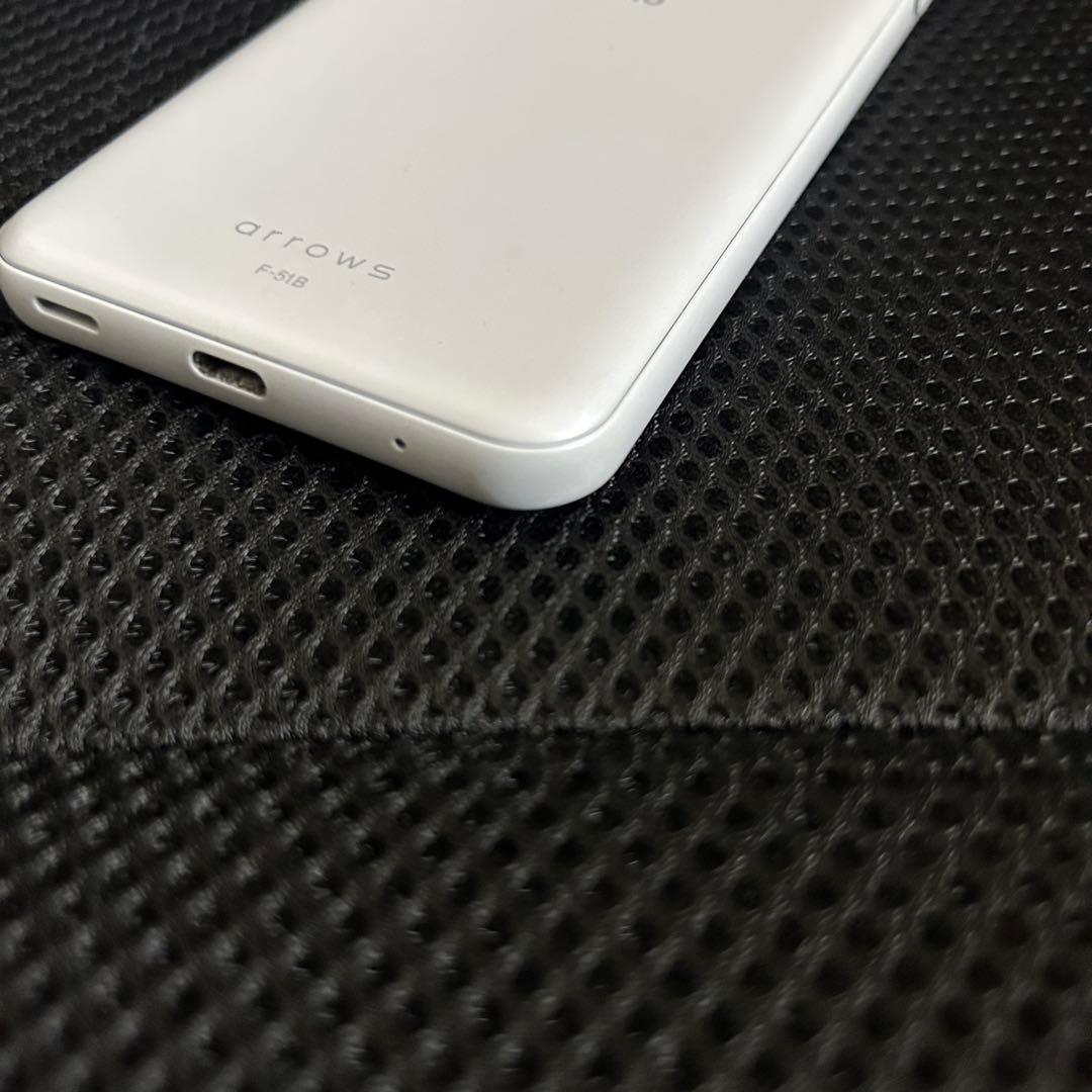 L*A様 美品 arrows we F-51B ホワイト docomo スマ