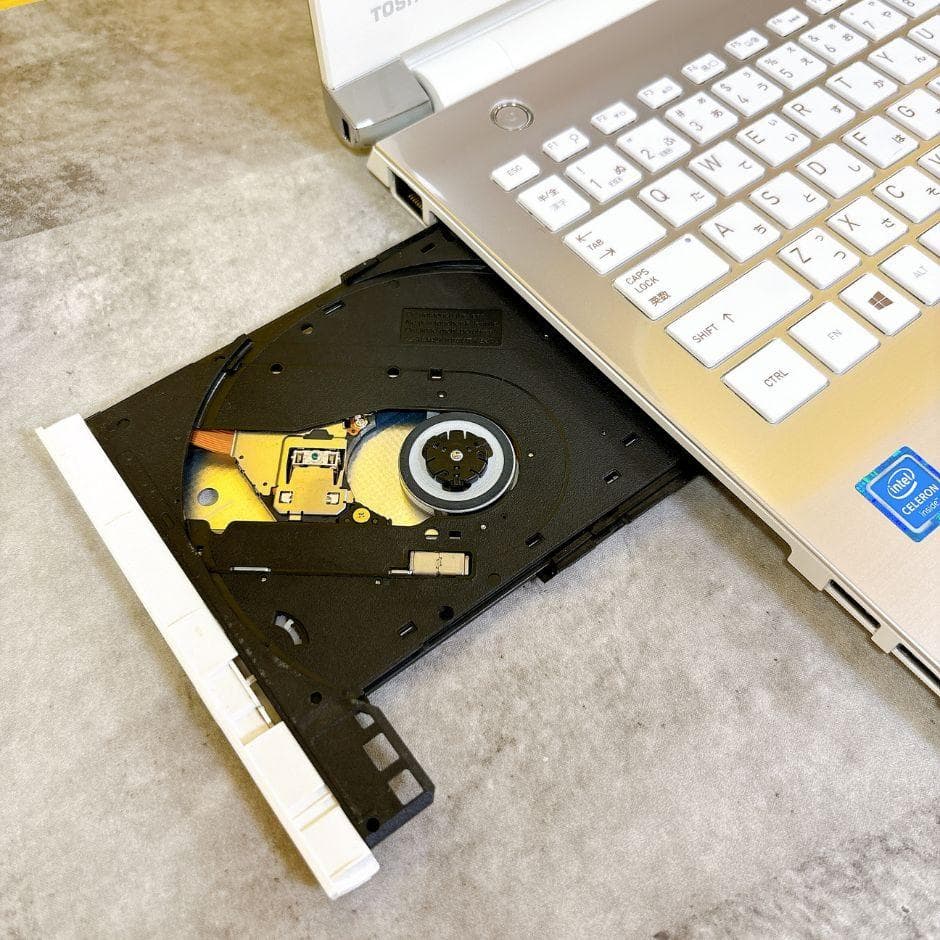 ほぼ美品✨おしゃれゴールド❣快適SSD✨カメラ フルHD 薄型Windows11