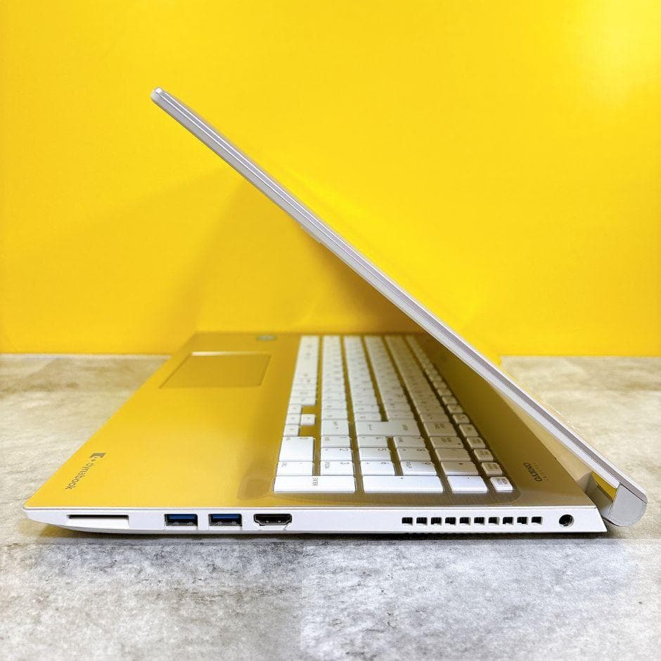 ほぼ美品✨おしゃれゴールド❣快適SSD✨カメラ フルHD 薄型Windows11