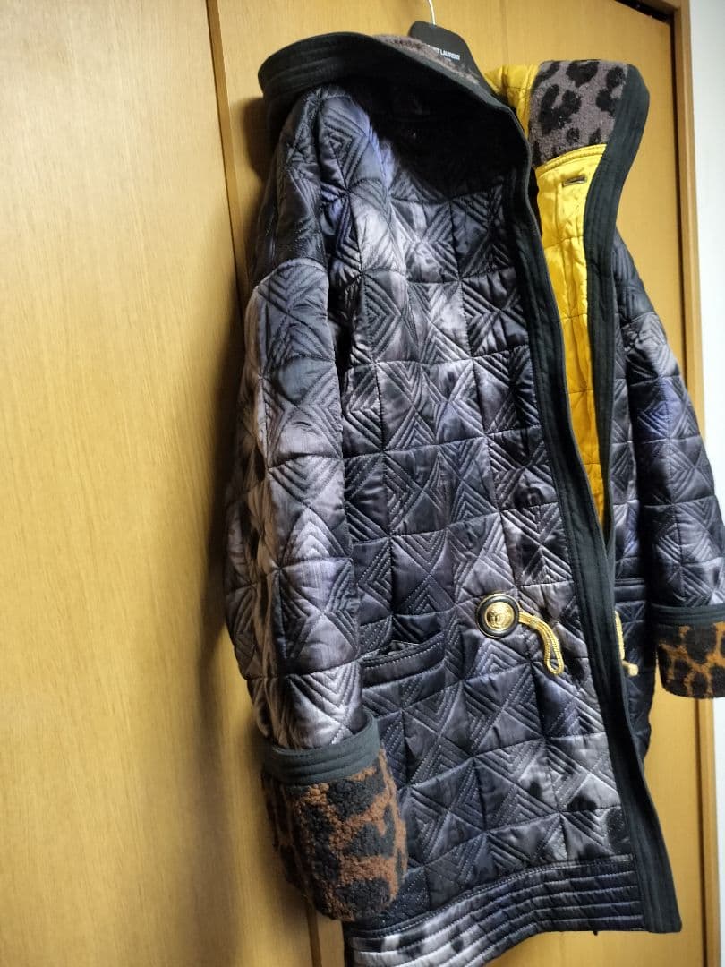 希少ヴィンテージGIANNI VERSACE ヴェルサーチフードコート