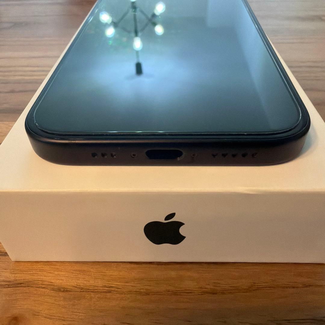 Apple iPhone 15 ブラック本体 128GB