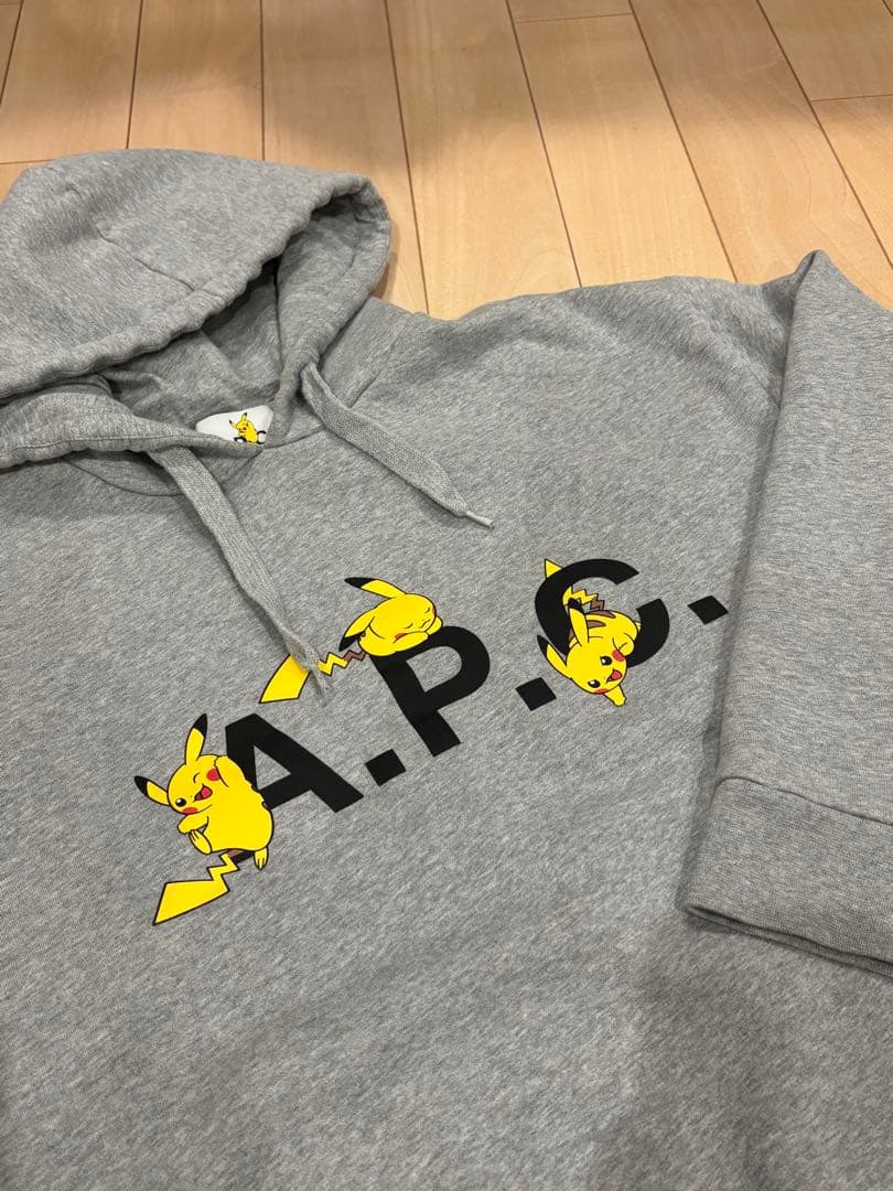 APCアーペーセー　ポケモンコラボ　スウェットパーカーLサイズ　ピカチュウ
