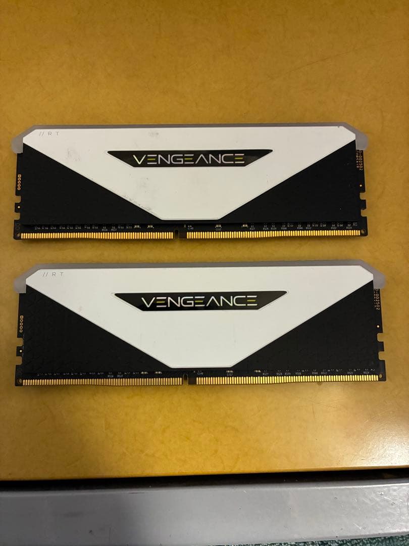 メモリ Corsair CMN32GX4M2Z3200C16W 32GB