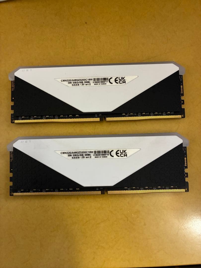 メモリ Corsair CMN32GX4M2Z3200C16W 32GB