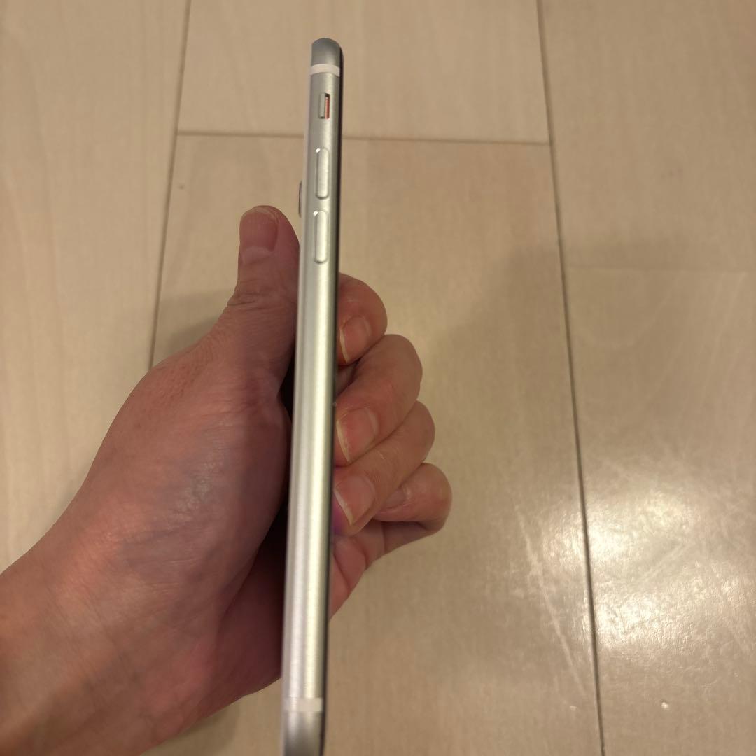 Apple iPhone SE 第二世代　ホワイト 画面ひびあり