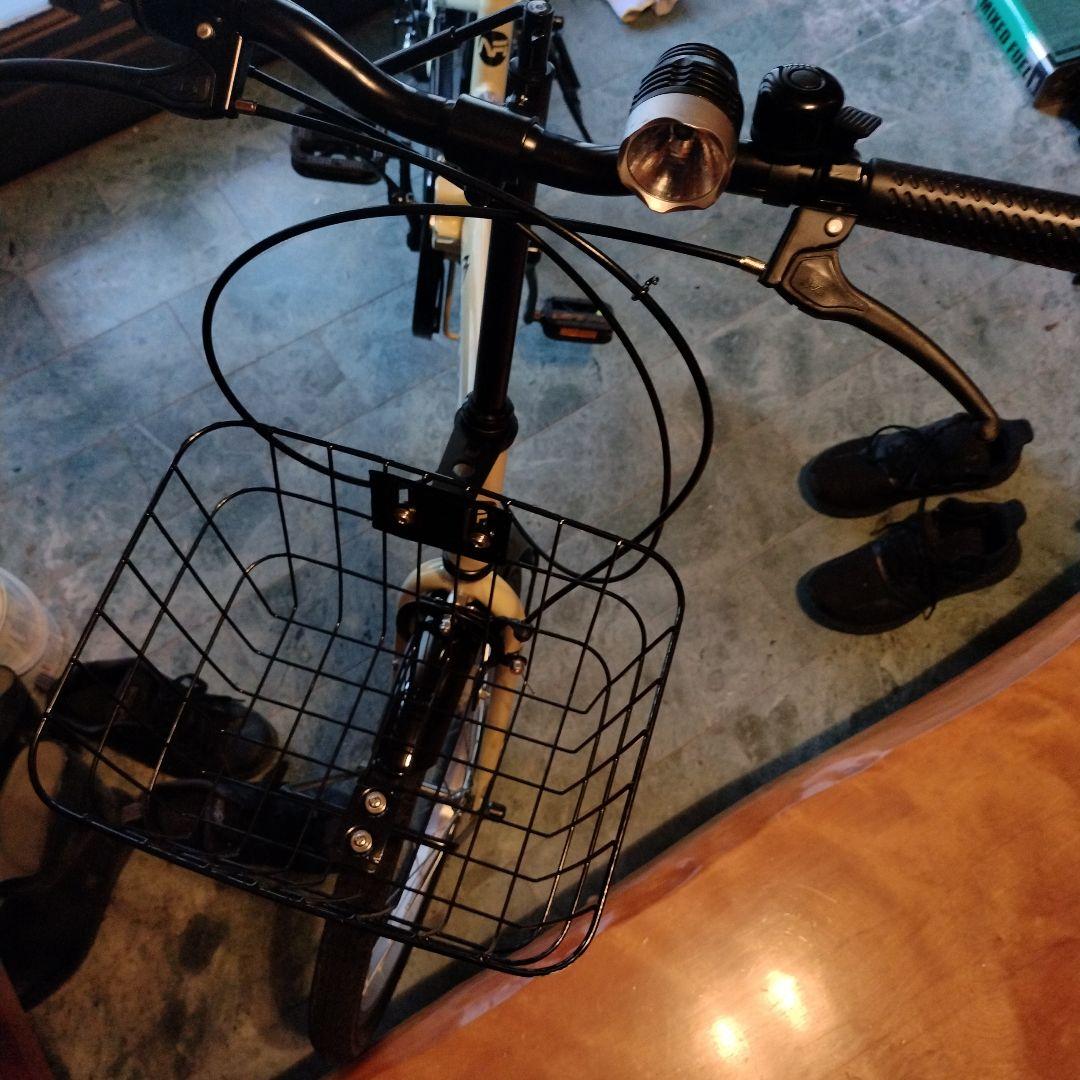 折り畳み自転車 20インチ シマノ６段変速 カゴ　ライト　チェーン　空気入れ