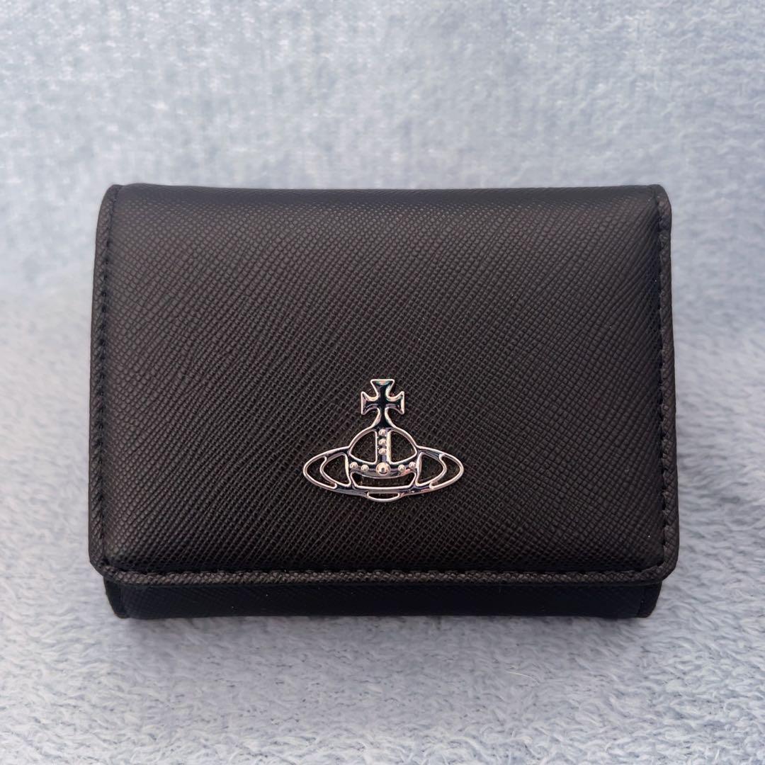 Vivienne Westwoodブラック 三つ折り財布 ロゴ付き