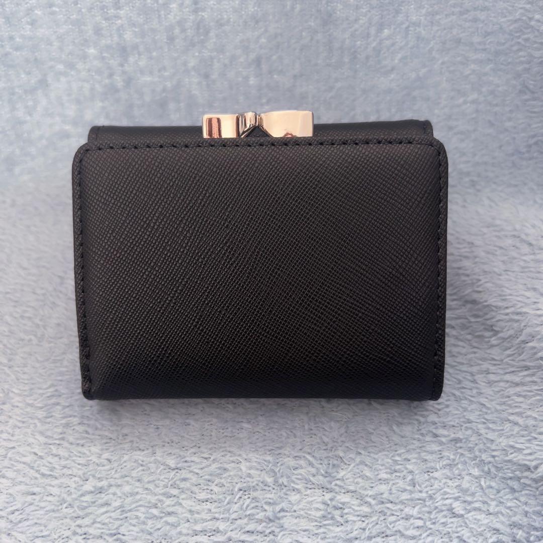 Vivienne Westwoodブラック 三つ折り財布 ロゴ付き
