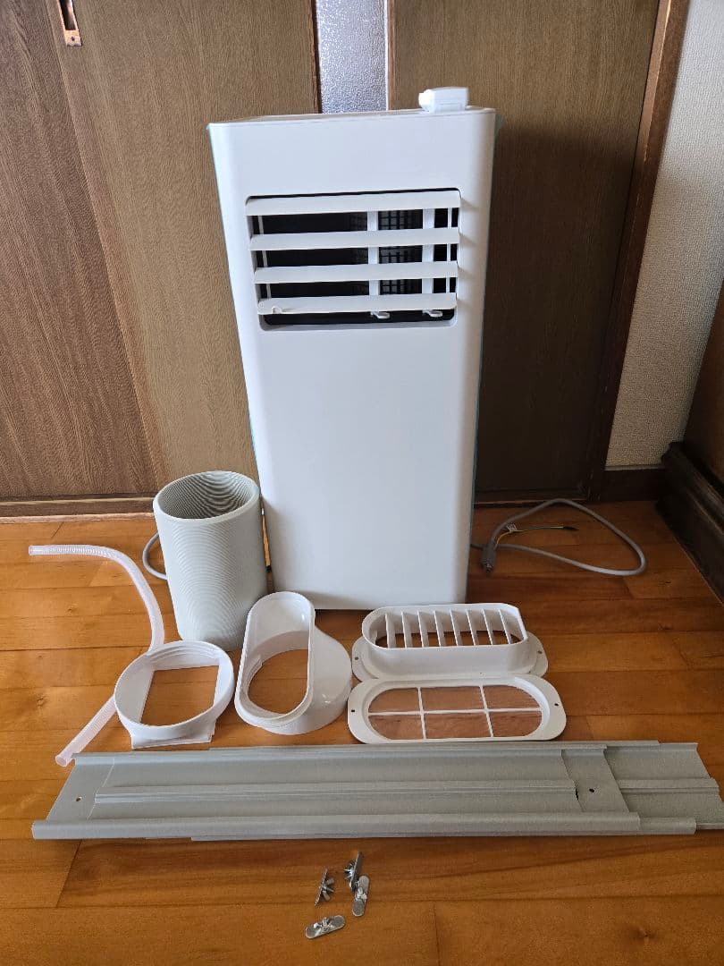 オールシーズン対応スポットエアコン　冷風、温風、ドライ、送風1台4役ほぼ新品