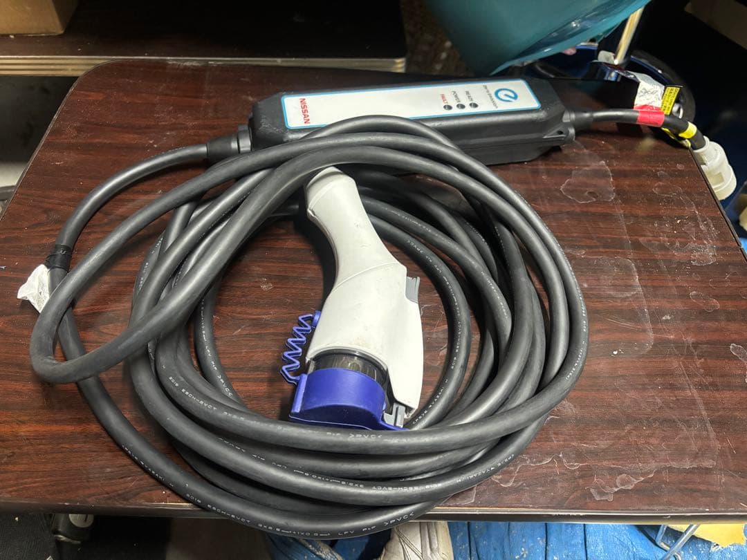 EV充電ケーブルと取扱説明2019年製