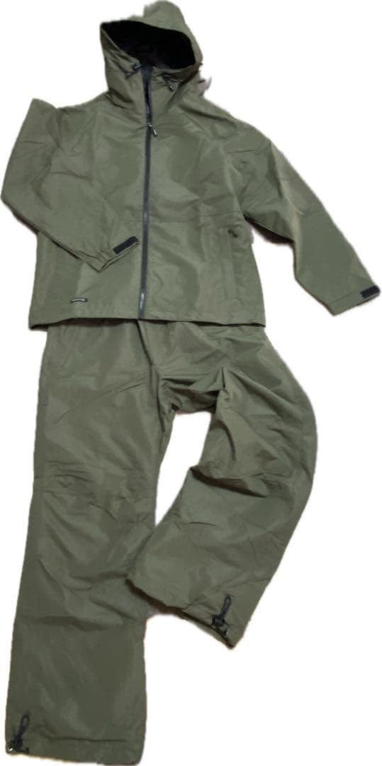 【新品未使用】スノーボードウェア 上下アーミーグリーン　即日発送
