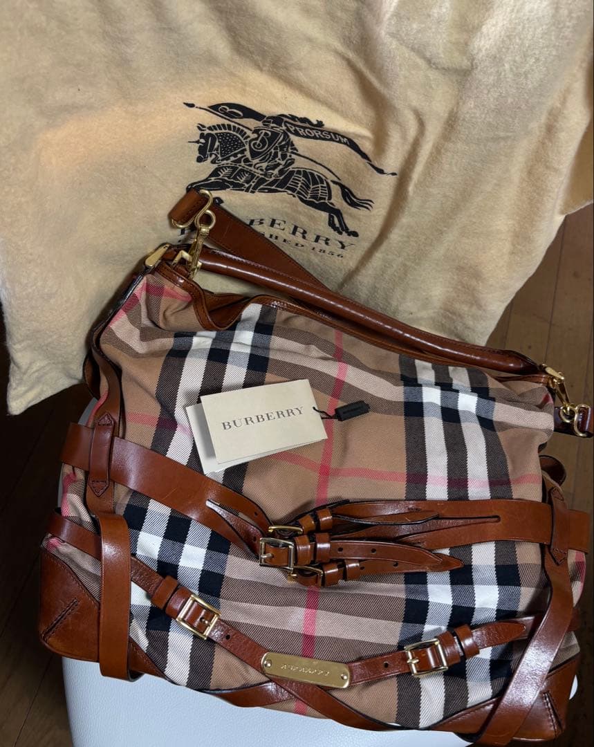 ほぼ未使用 Burberry ショルダーバッグ