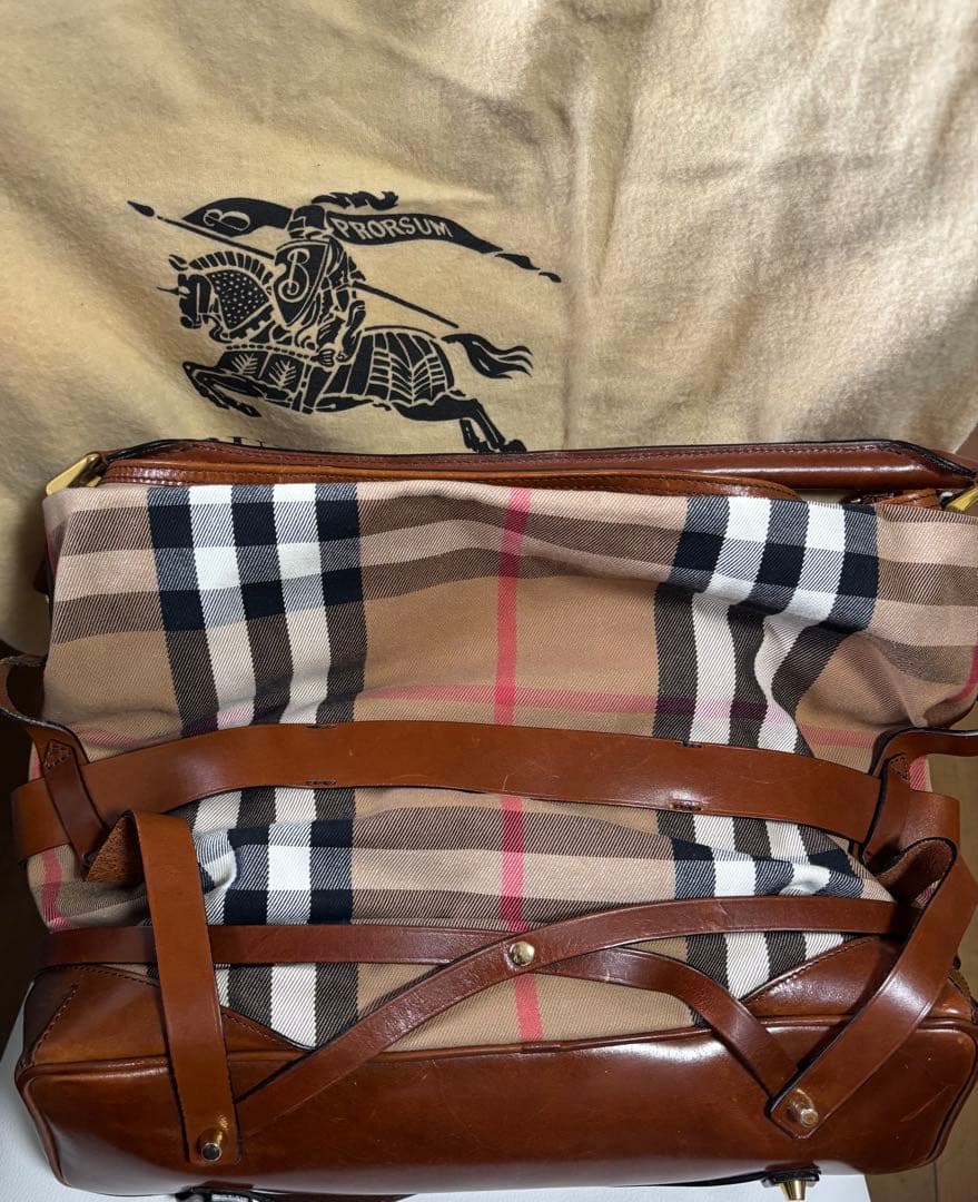 ほぼ未使用 Burberry ショルダーバッグ