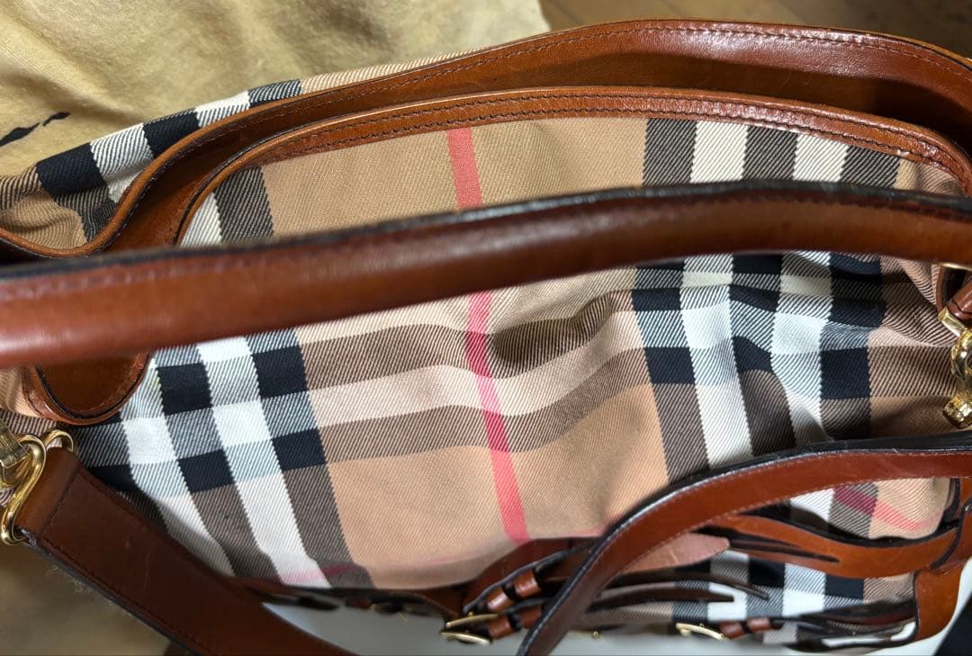 ほぼ未使用 Burberry ショルダーバッグ