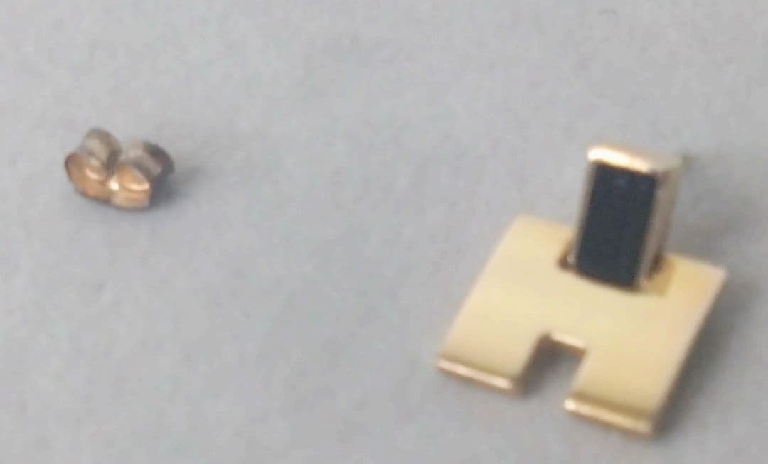 S*e様 HERMES エルメス アイリーンピアス 片方 金 × 黒 GP