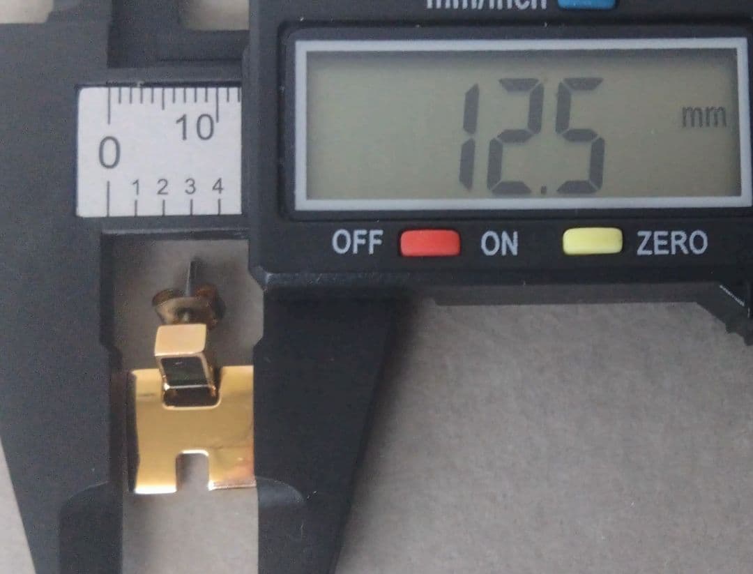 S*e様 HERMES エルメス アイリーンピアス 片方 金 × 黒 GP