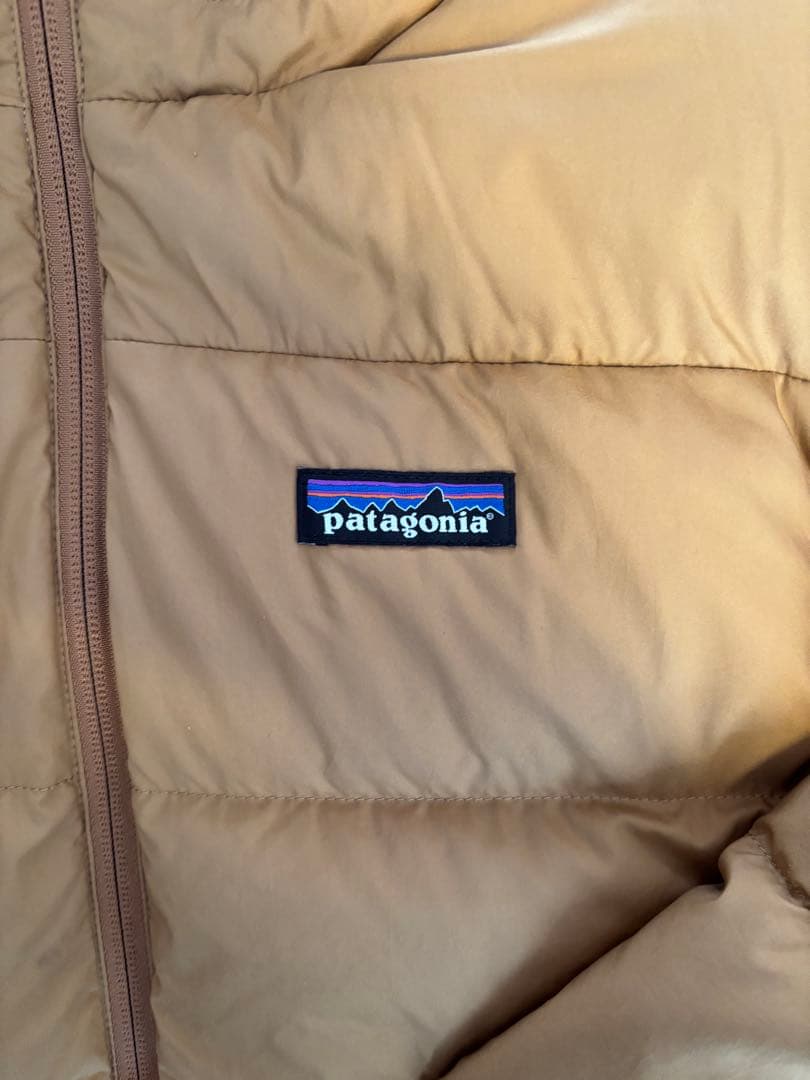 patagonia ダウンジャケット ベージュ 黒スウェット S