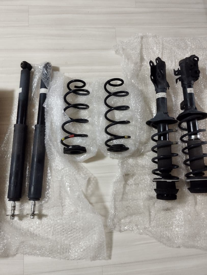 ＮBOXJF3 純正 サスペンションキット ショックアブソーバーとスプリング