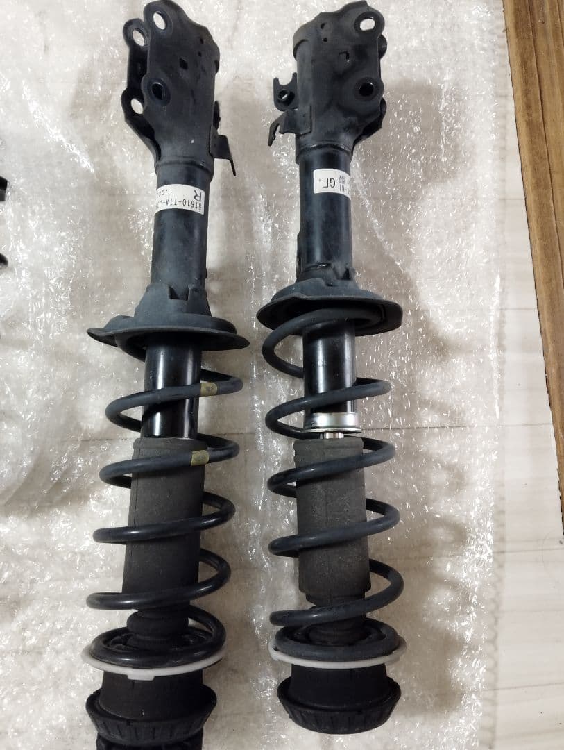 ＮBOXJF3 純正 サスペンションキット ショックアブソーバーとスプリング