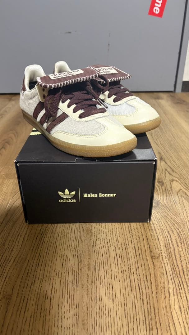 靴 adidas Wales bonner