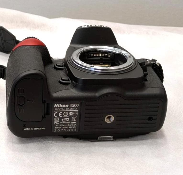 動作品　Nikon ニコン D200 デジタル 一眼レフカメラ レンズ付き