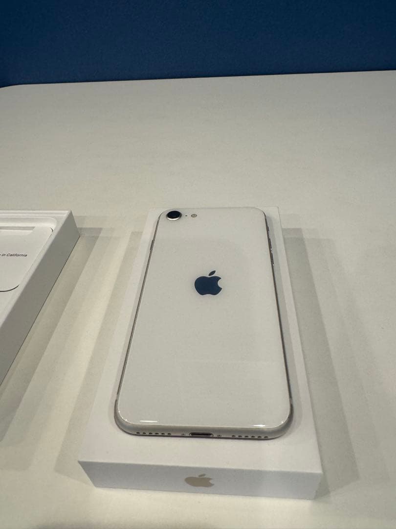 Apple iPhone SE (第3世代) Starlight64G 本体